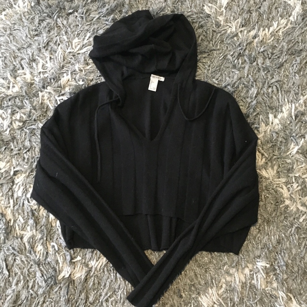 BLACK F21 CROPPED V-NECK SWEATER